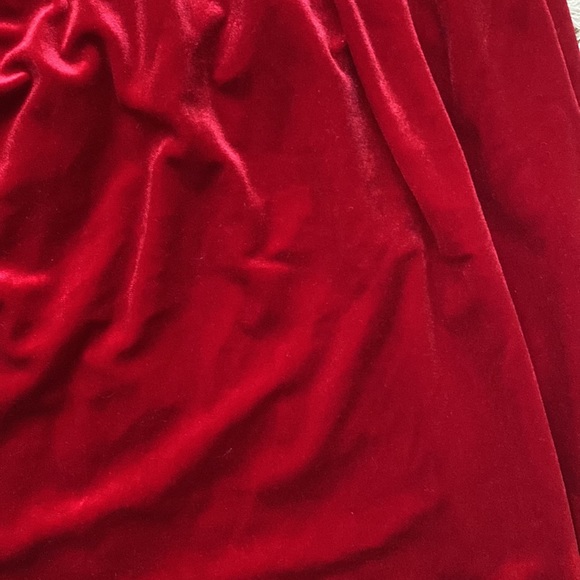 URBAN OUTFITTERS red velvet off shoulder mini dress - Picture 6 of 6